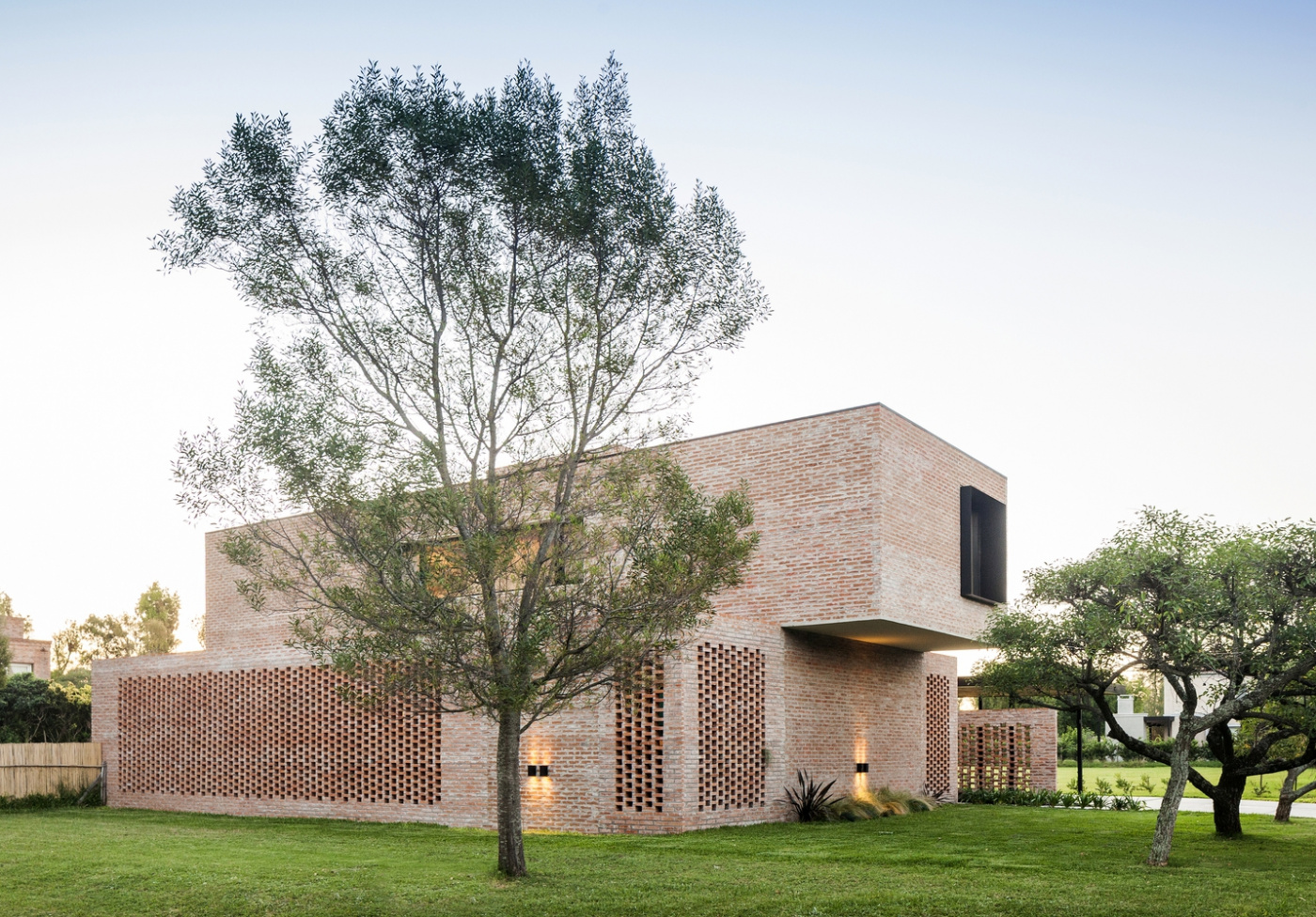 casa-brick-lattes-salinas-arquitectos_2.jpg